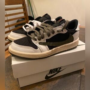 Jordan 1 low Travis Scott